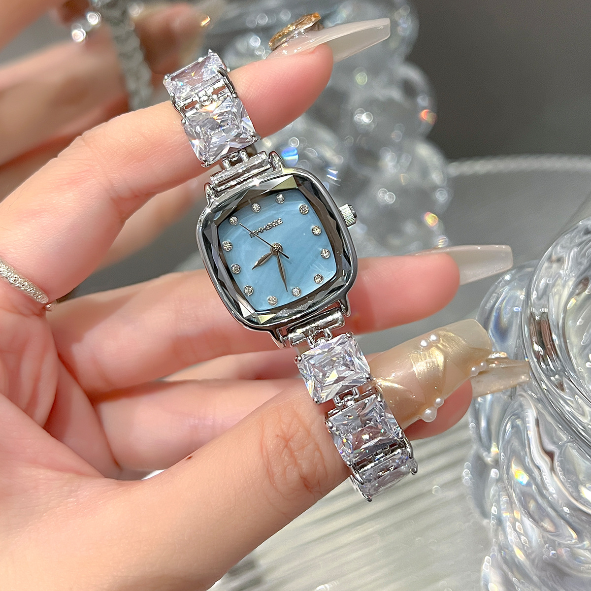 2025 ハイエンドの女性の腕時計ダイヤモンドライト高級スク - Ladies Luxury Watch のレビューと価格