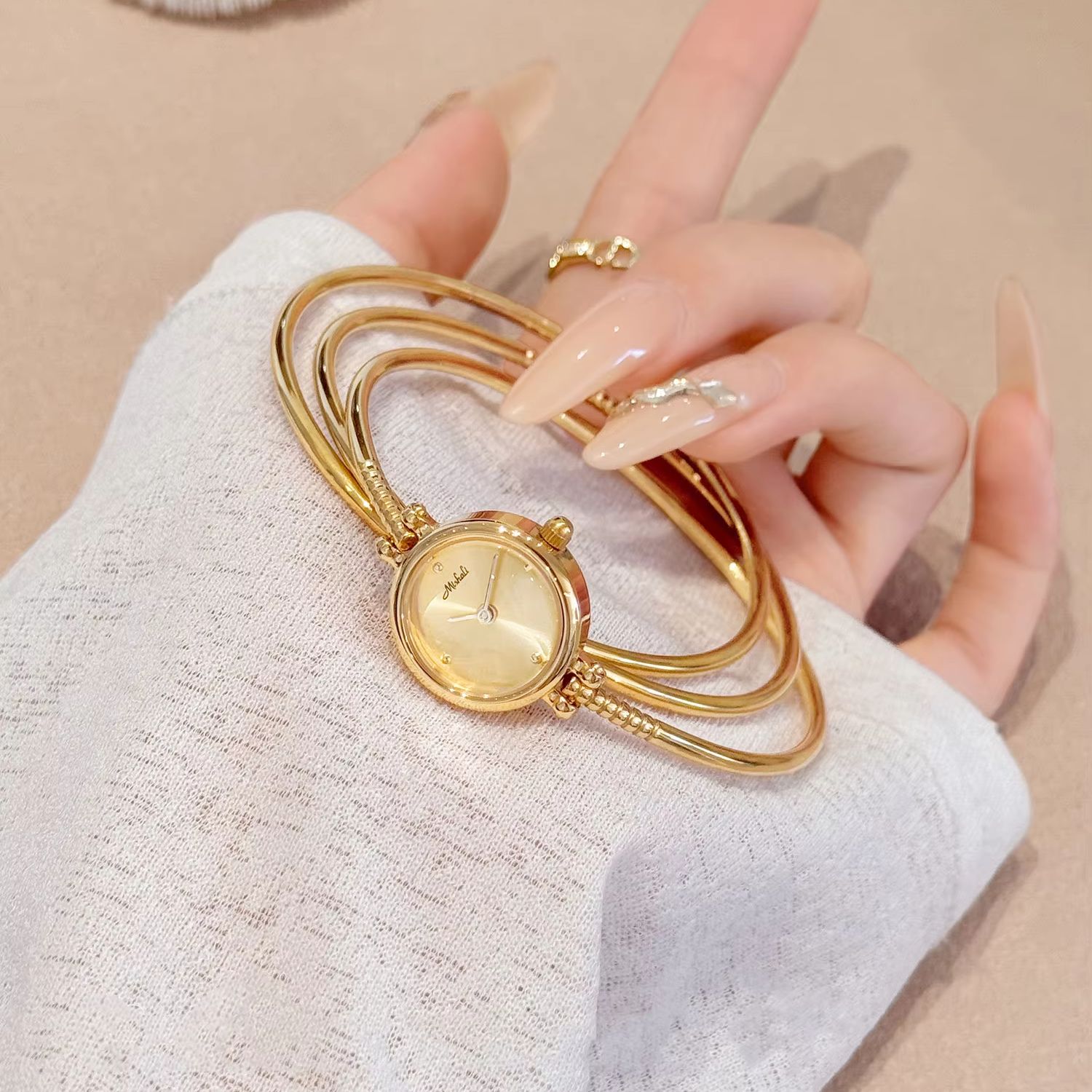 高級レトロブランドオリジナルレディース腕時計ゴールドパーソナ - Luxury Watch Index のレビューと価格