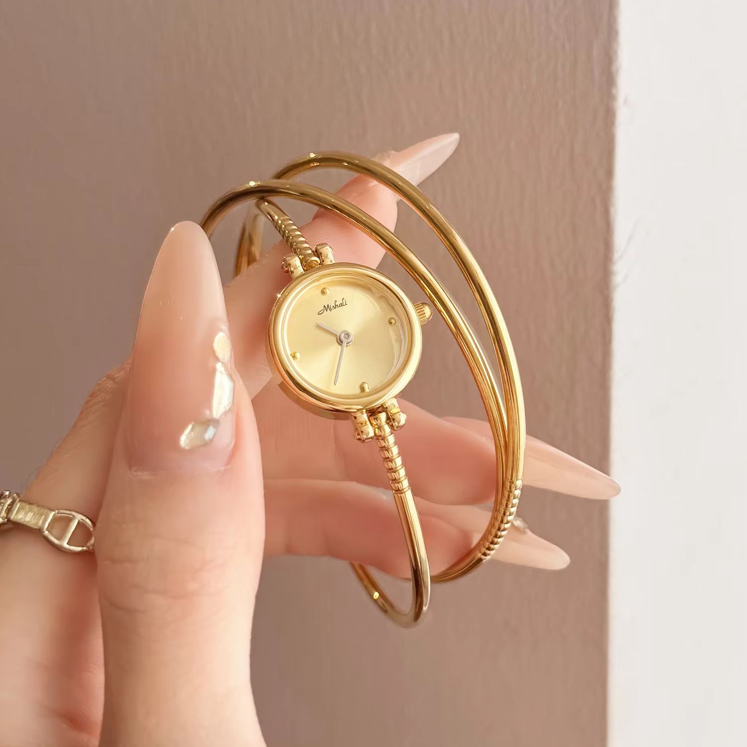 高級レトロブランドオリジナルレディース腕時計ゴールドパーソナ - Luxury Watch Index のレビューと価格