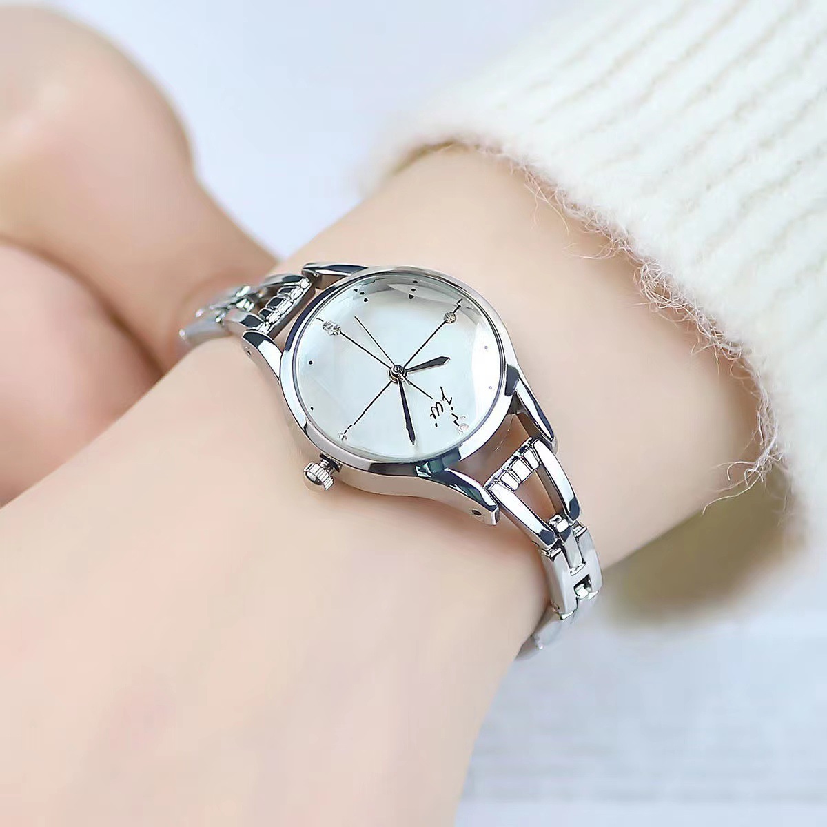 ブレスレット時計女性のためのエレガントなローズゴールドレディ - Ladies Luxury Watch のレビューと価格