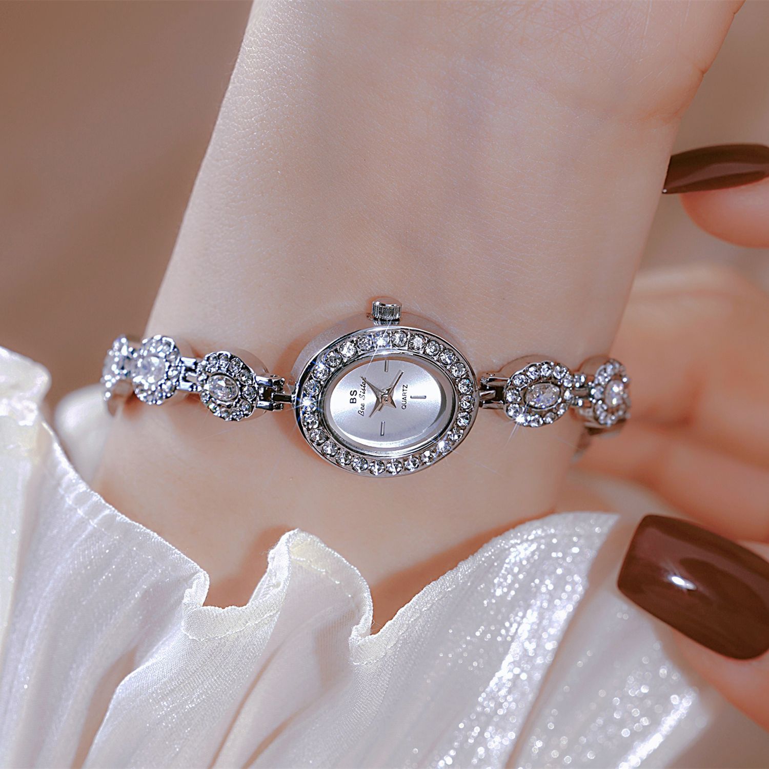 UTHAI 新しい女性チェーンウォッチライト高級ブランドアン - Luxury Watch Index のレビューと価格
