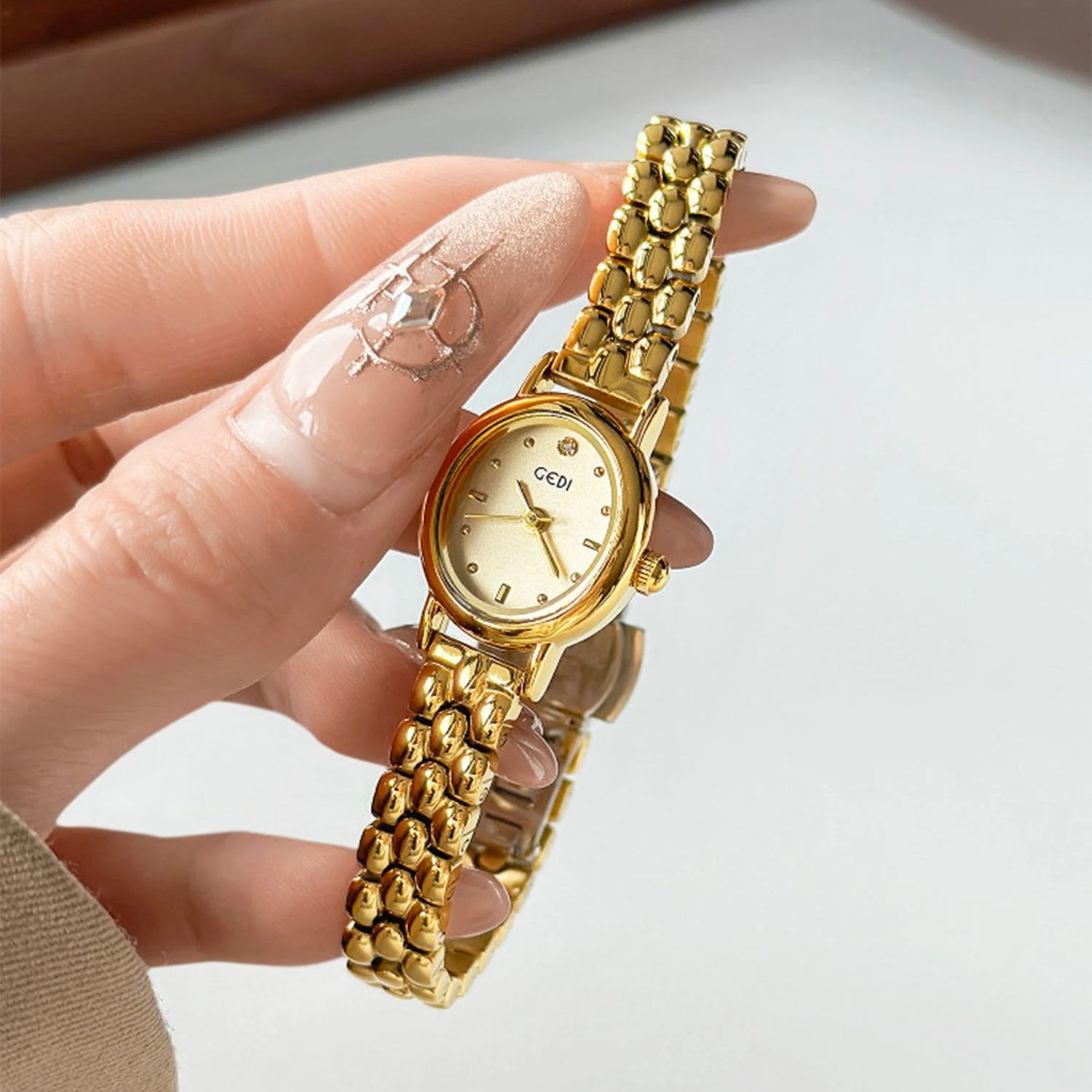 女性用オリジナル高級ブランド腕時計、レトロなゴールデンオーバ - Luxury Watch Index のレビューと価格