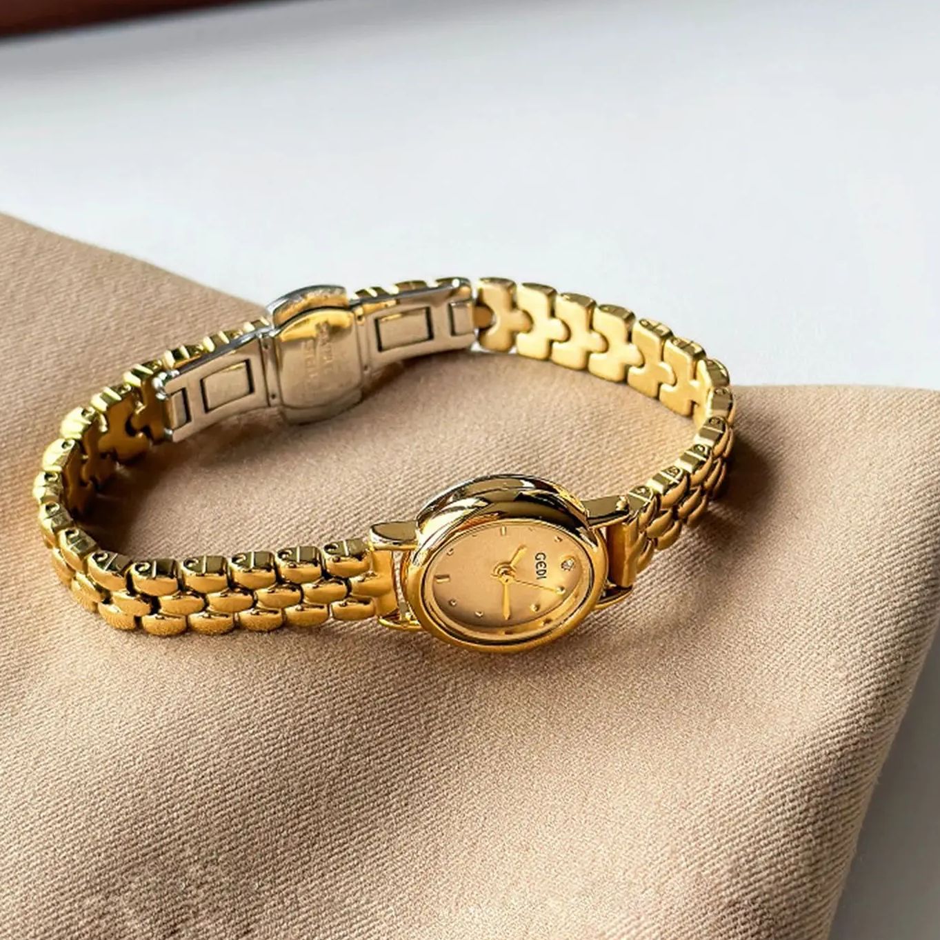 女性用オリジナル高級ブランド腕時計、レトロなゴールデンオーバ - Luxury Watch Index のレビューと価格